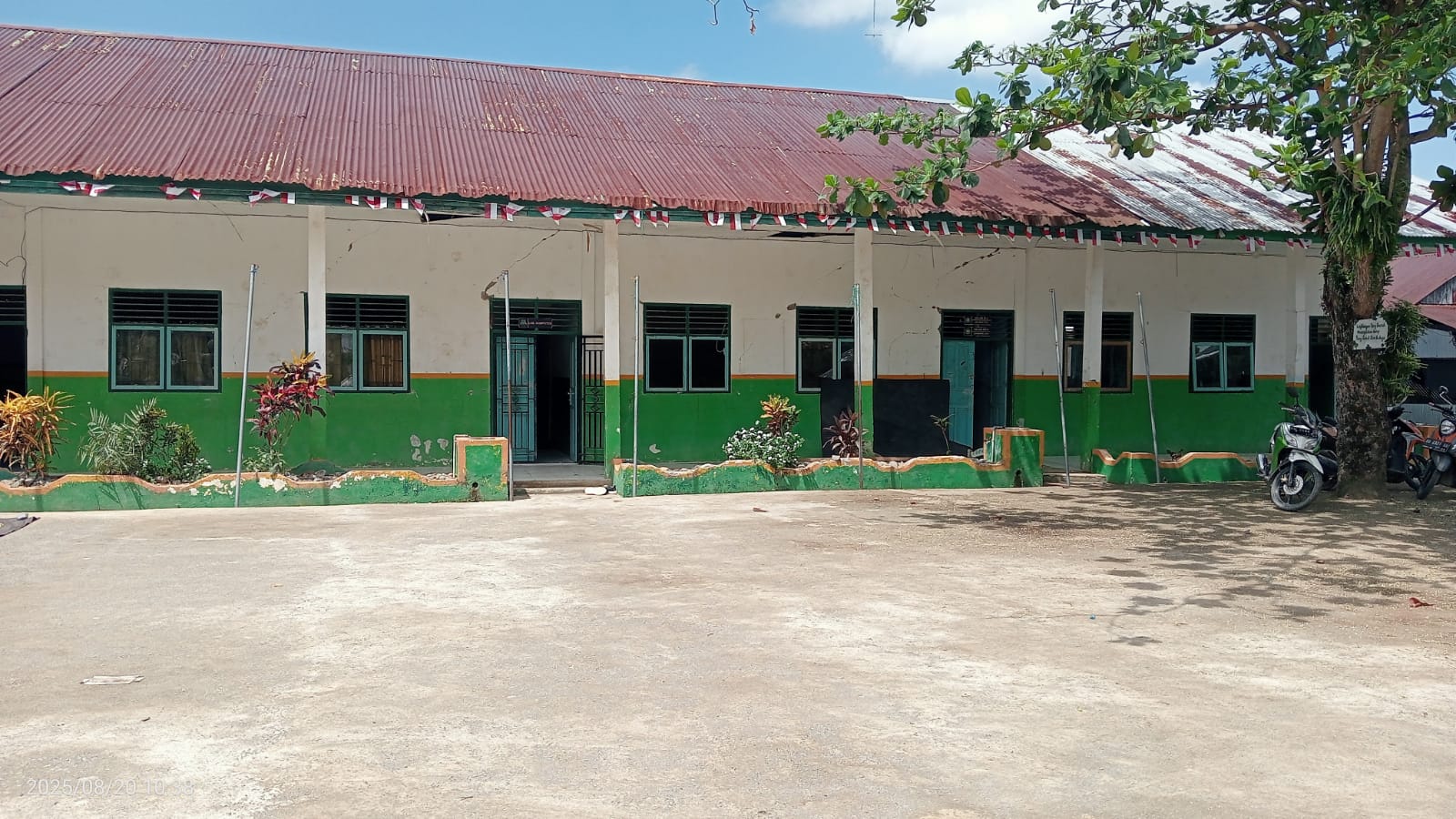 Gedung Kelas MTs Darussalam Buriko